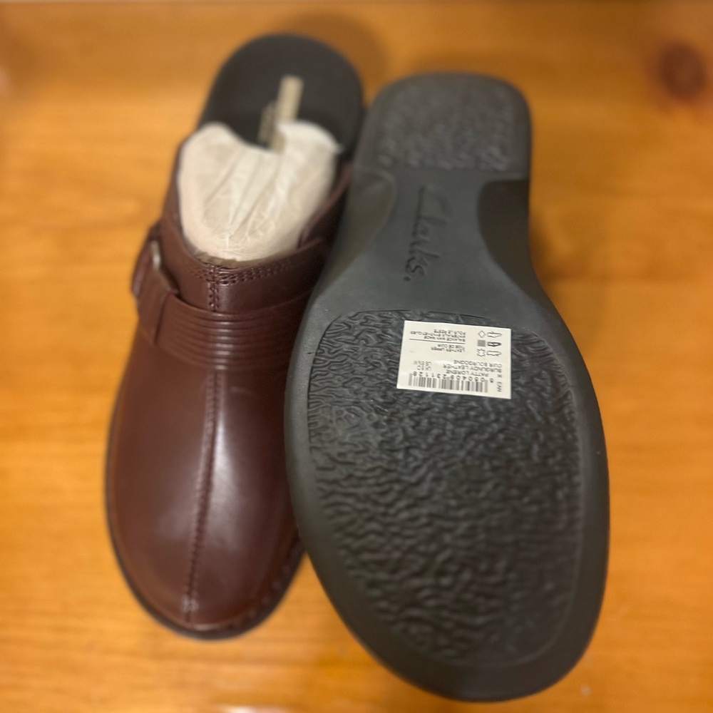 Brand new Clarks Women's Clogs 👠. - Picture 2 of 10